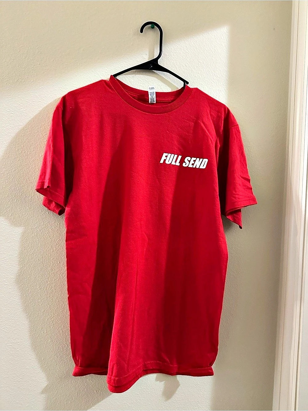 ALTIC Graphic Short Sleeve Tee in Red Size Medium Like New